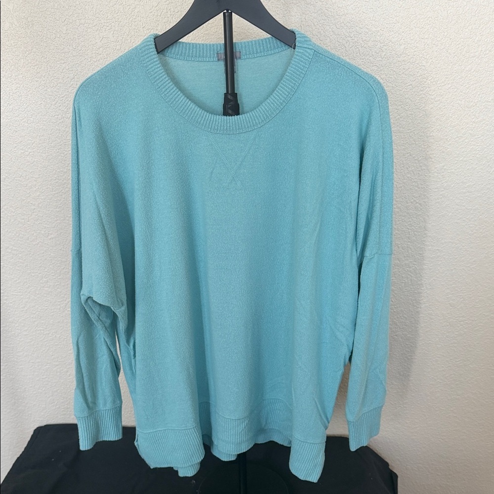 Women's Light Blue Top
